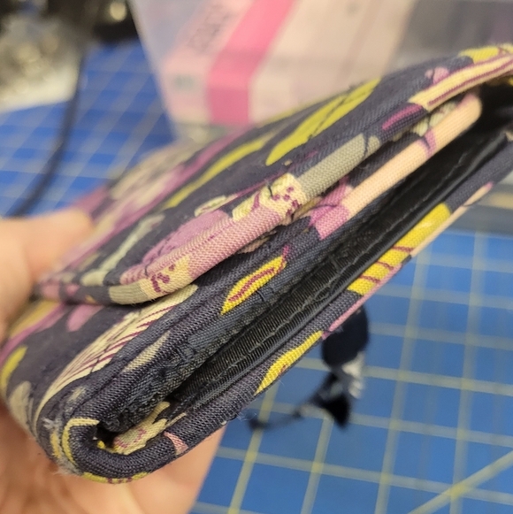 Vera Bradley Floral Patterned Magnet Closure Wallet 8 X 4 - Picture 9 of 12